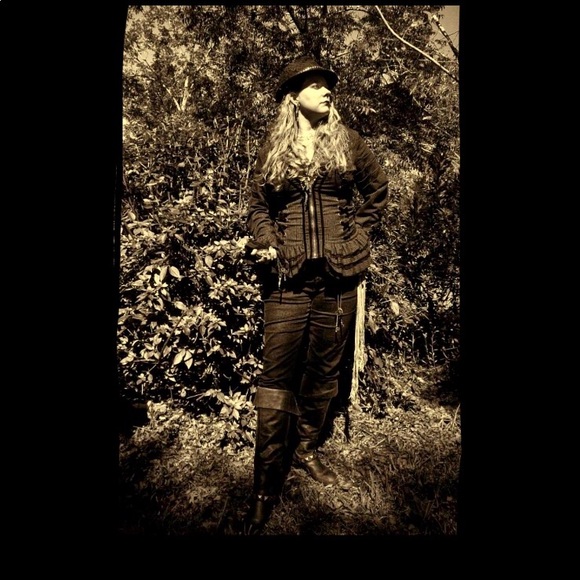 Meet Your Posher! A few pics showing my style. - Picture 2 of 8